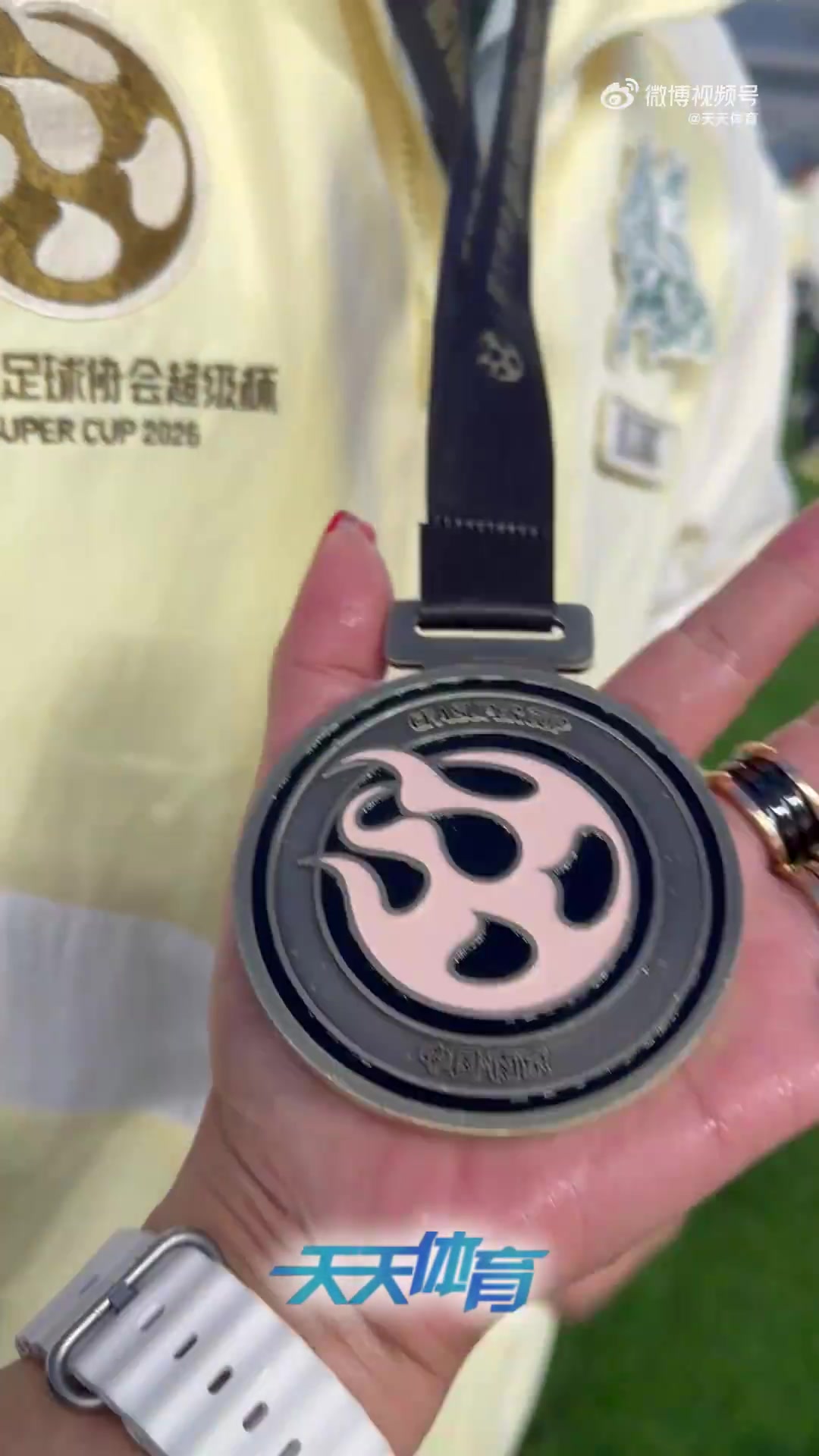 星空-超级杯夺冠赛后，张稀哲赛后：啤酒呢？这不得喷一下